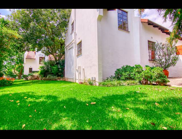 1 BEDROOM APARTMENT FOR SALE IN BRYANSTON